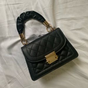 ‼️SOLD‼️Black + gold chain leather handbag purse